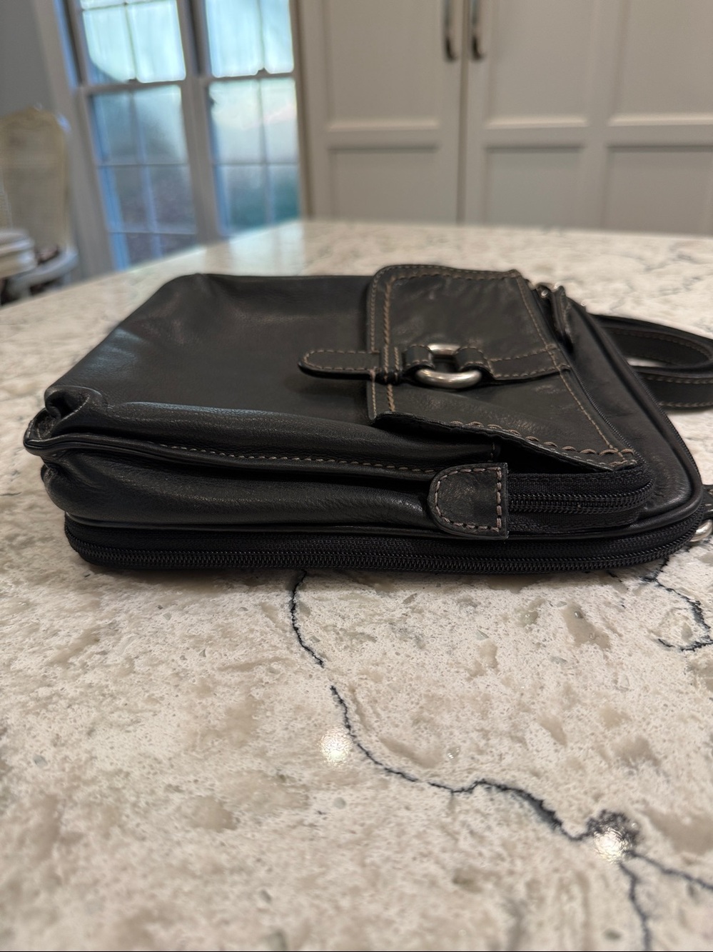 Fossil Vintage Soft Black Leather Organizer Crossbody Minimalist Bag Ring Accent - Picture 12 of 14